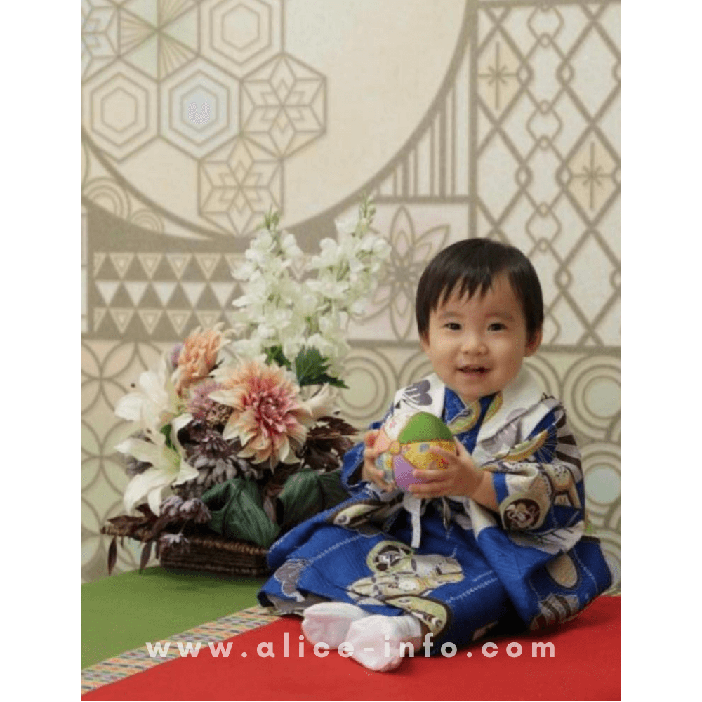 スタジオアリスで撮影した1歳男の子が和装を着た写真